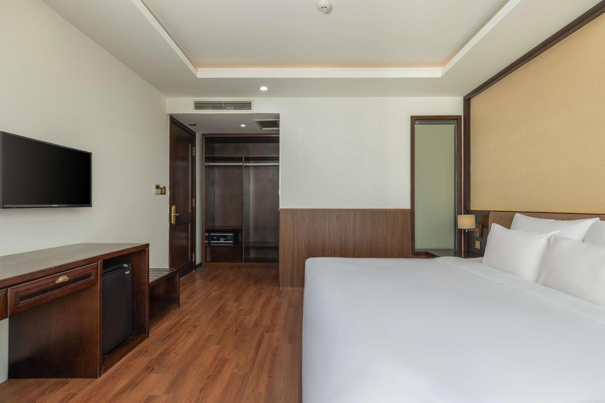 Palazzo Luxury Hotel Đà Nẵng Exterior foto
